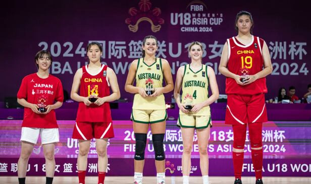 인류-역사상-거인증-없이-키가-가장-큰-여자-3-이미지