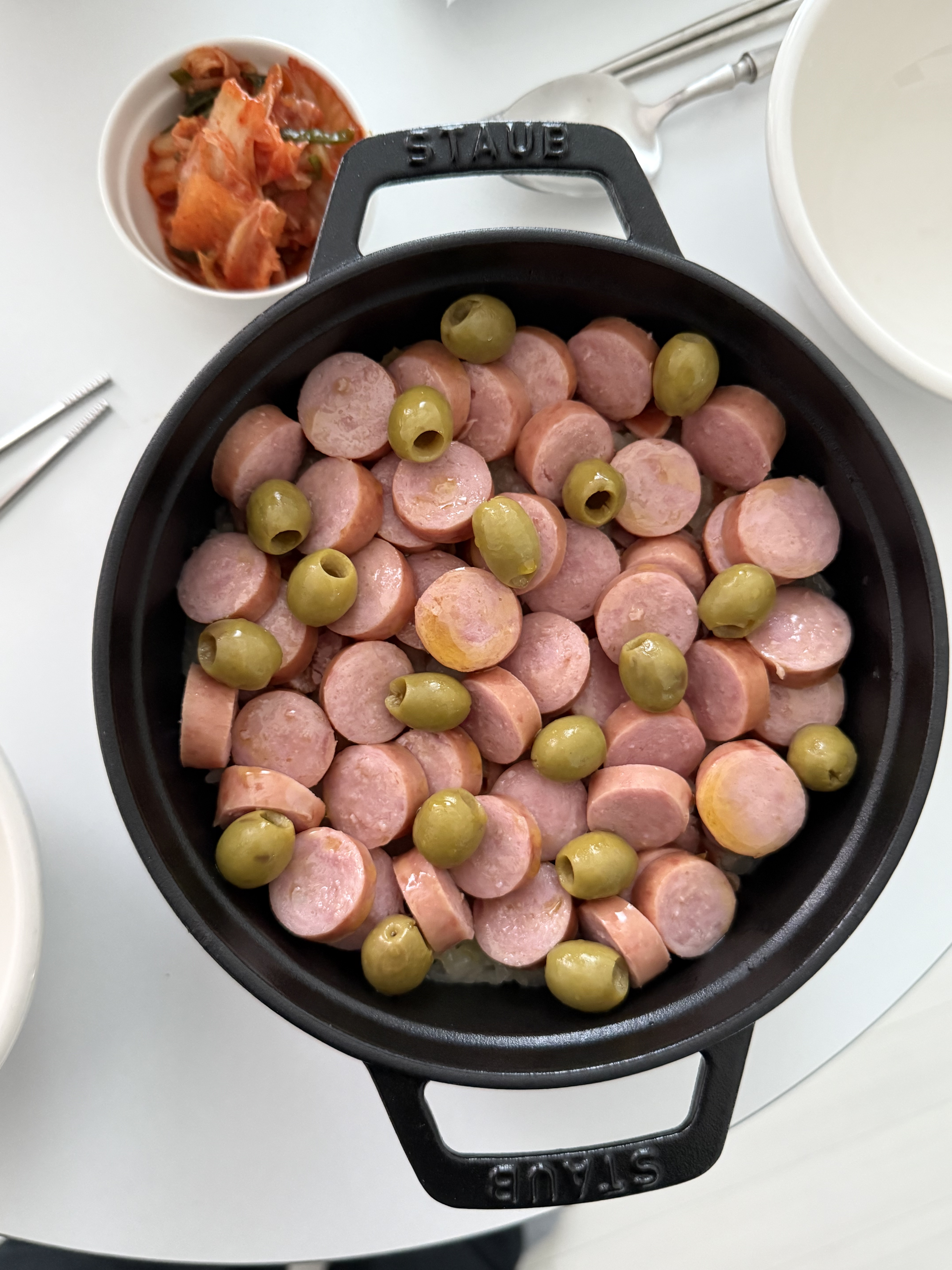 올만에-소시지올리브솥밥-0-이미지