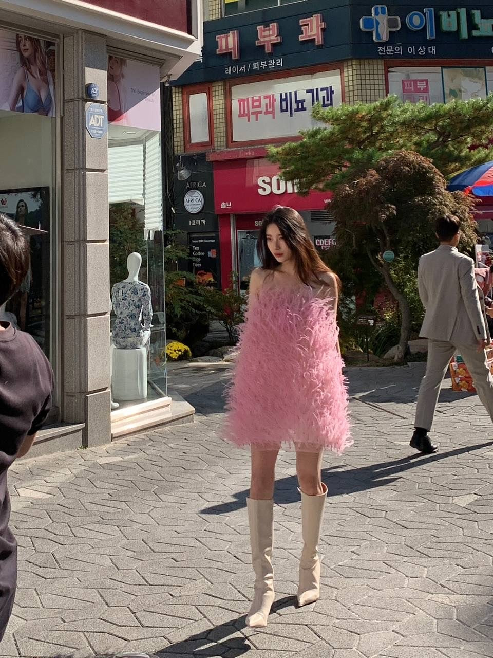 멀리서-봐도-연예인인-수지-직찍-ㄷㄷ.jpg-0-이미지