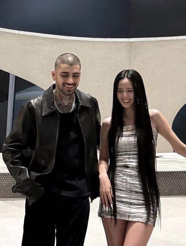 짹에서-반응-좋은-블핑-지수-&-제인-말리크-투샷들.JPG-2-이미지