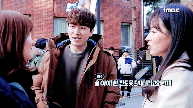 아역-출신-배우들이-동료-배우들한테-대선배님-대우를-받을-때.gif-(데이터-주의)-10-이미지