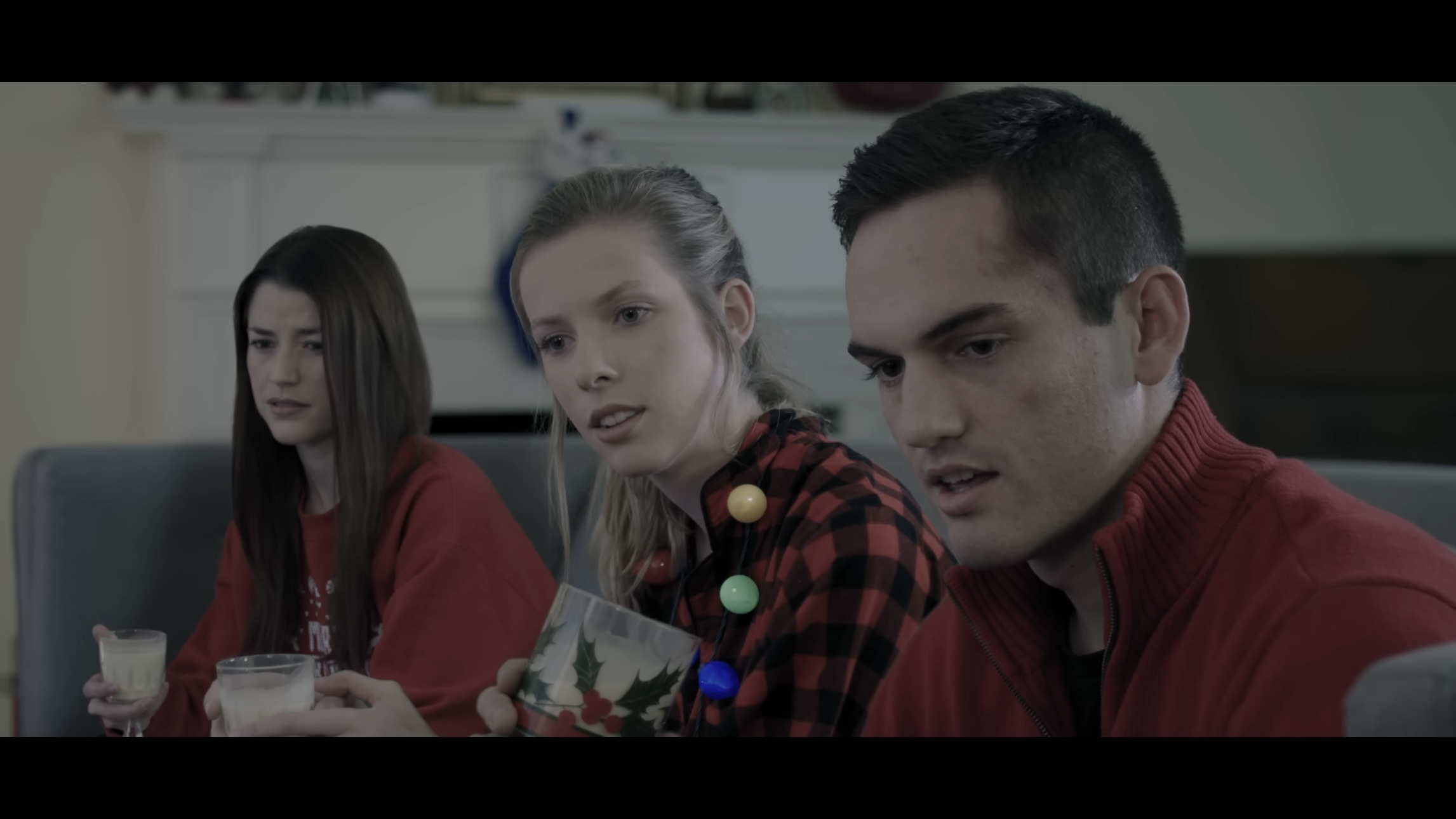 이사왔는데-다락방에-있던-인형이-자꾸-죽이려해요...gif-24-이미지