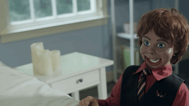 이사왔는데-다락방에-있던-인형이-자꾸-죽이려해요...gif-14-이미지