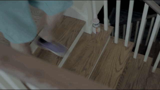 이사왔는데-다락방에-있던-인형이-자꾸-죽이려해요...gif-7-이미지