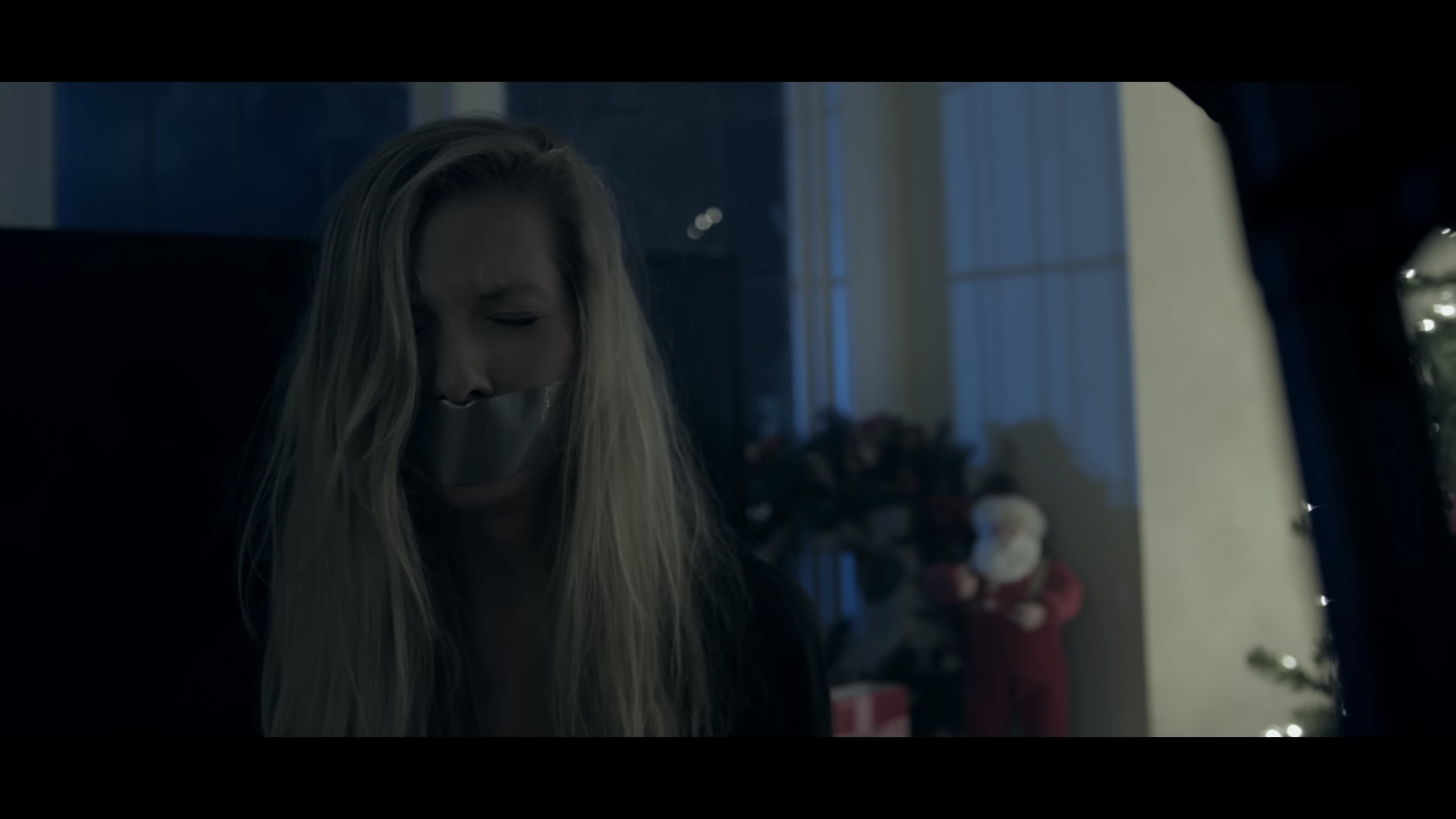 이사왔는데-다락방에-있던-인형이-자꾸-죽이려해요...gif-19-이미지