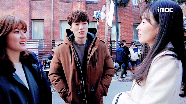 아역-출신-배우들이-동료-배우들한테-대선배님-대우를-받을-때.gif-(데이터-주의)-11-이미지