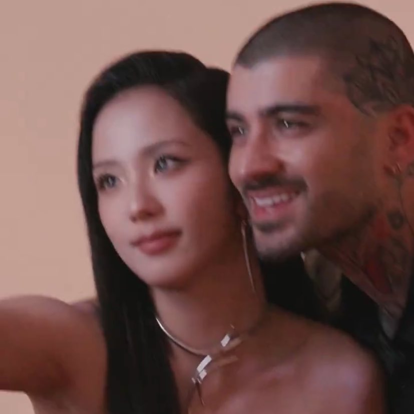 짹에서-반응-좋은-블핑-지수-&-제인-말리크-투샷들.JPG-4-이미지