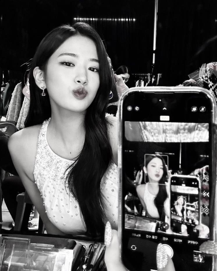 팬:-신예은-언니!!-유행하는-거울-셀카-찍어-주세요!!-2-이미지