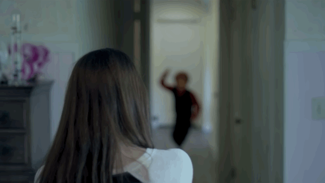 이사왔는데-다락방에-있던-인형이-자꾸-죽이려해요...gif-4-이미지