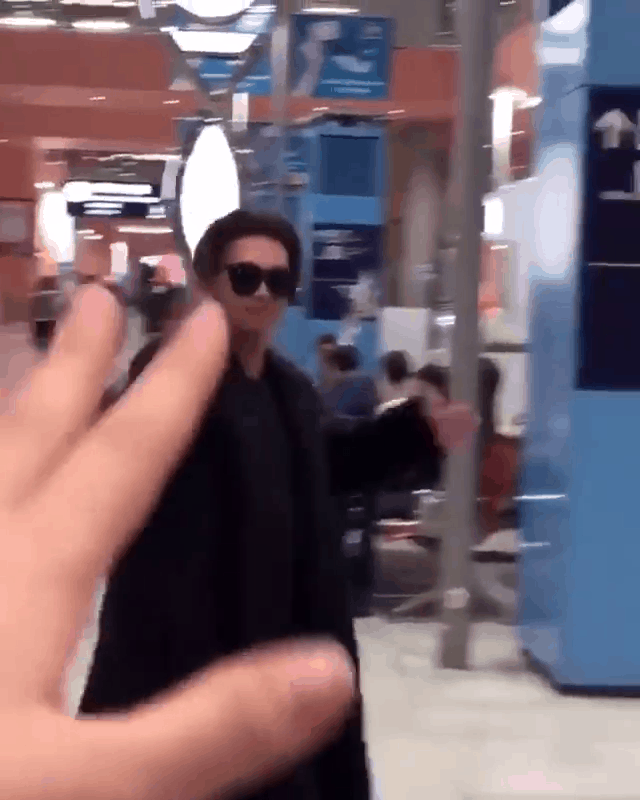 공항에서-빅뱅인척-하는-일반인.gif-1-이미지