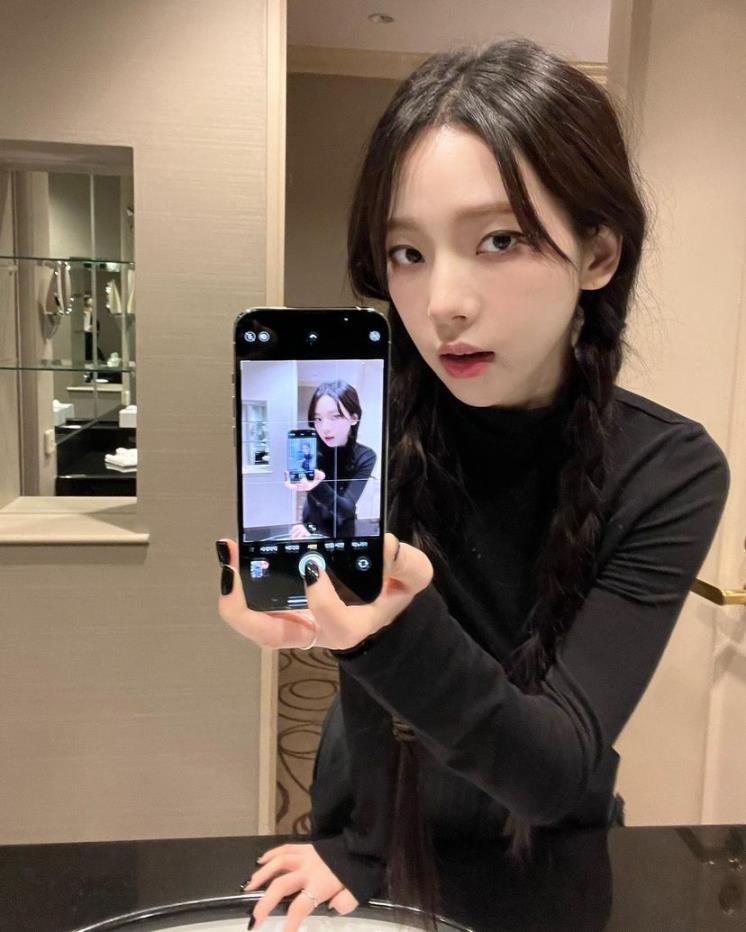 팬:-신예은-언니!!-유행하는-거울-셀카-찍어-주세요!!-1-이미지