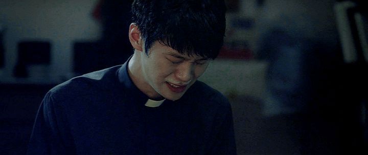 설정이-더-파격적이였던-영화-＜검은사제들＞의-원작-＜12번째-보조사제＞-4-이미지