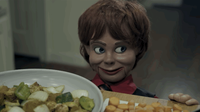 이사왔는데-다락방에-있던-인형이-자꾸-죽이려해요...gif-9-이미지