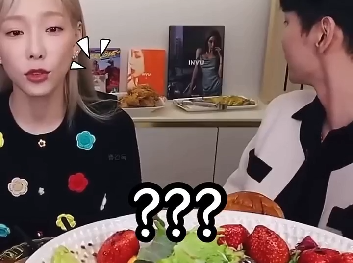 ???:-가운데는-담배인가요?-1-이미지