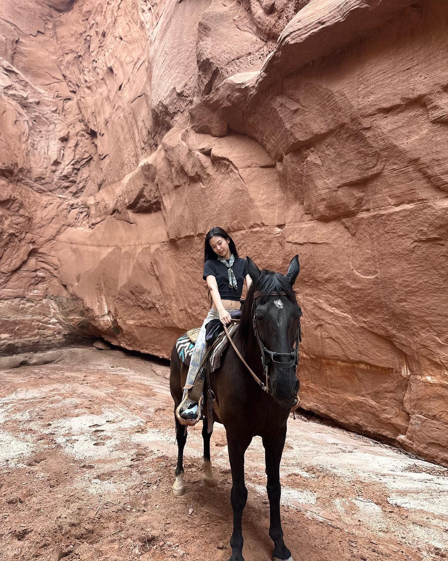 끝내주는-휴가-보내고-온듯한-블랙핑크-제니-27-이미지