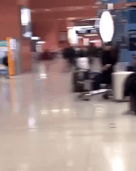 공항에서-빅뱅인척-하는-일반인.gif-4-이미지