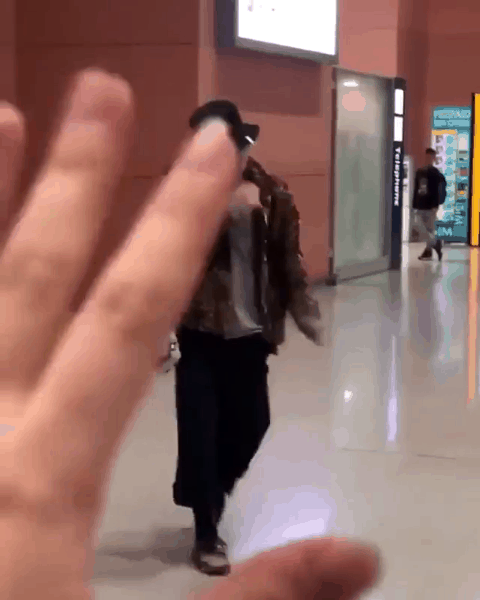 공항에서-빅뱅인척-하는-일반인.gif-5-이미지