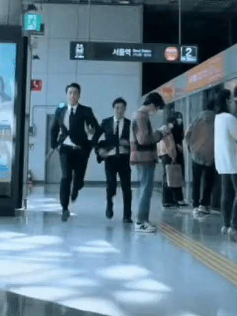 누구-아이디어인지-궁금한-지하철-공익광고-13-이미지