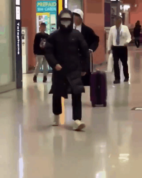 공항에서-빅뱅인척-하는-일반인.gif-6-이미지