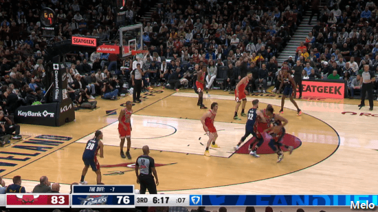 기디-발목을-제대로-박살낸-디안드레-헌터-앵클브레이킹-ㄷㄷㄷㄷ.gif-1-이미지