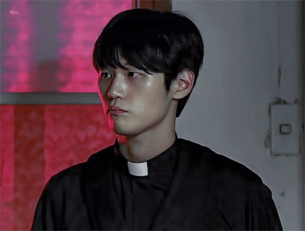 설정이-더-파격적이였던-영화-＜검은사제들＞의-원작-＜12번째-보조사제＞-10-이미지