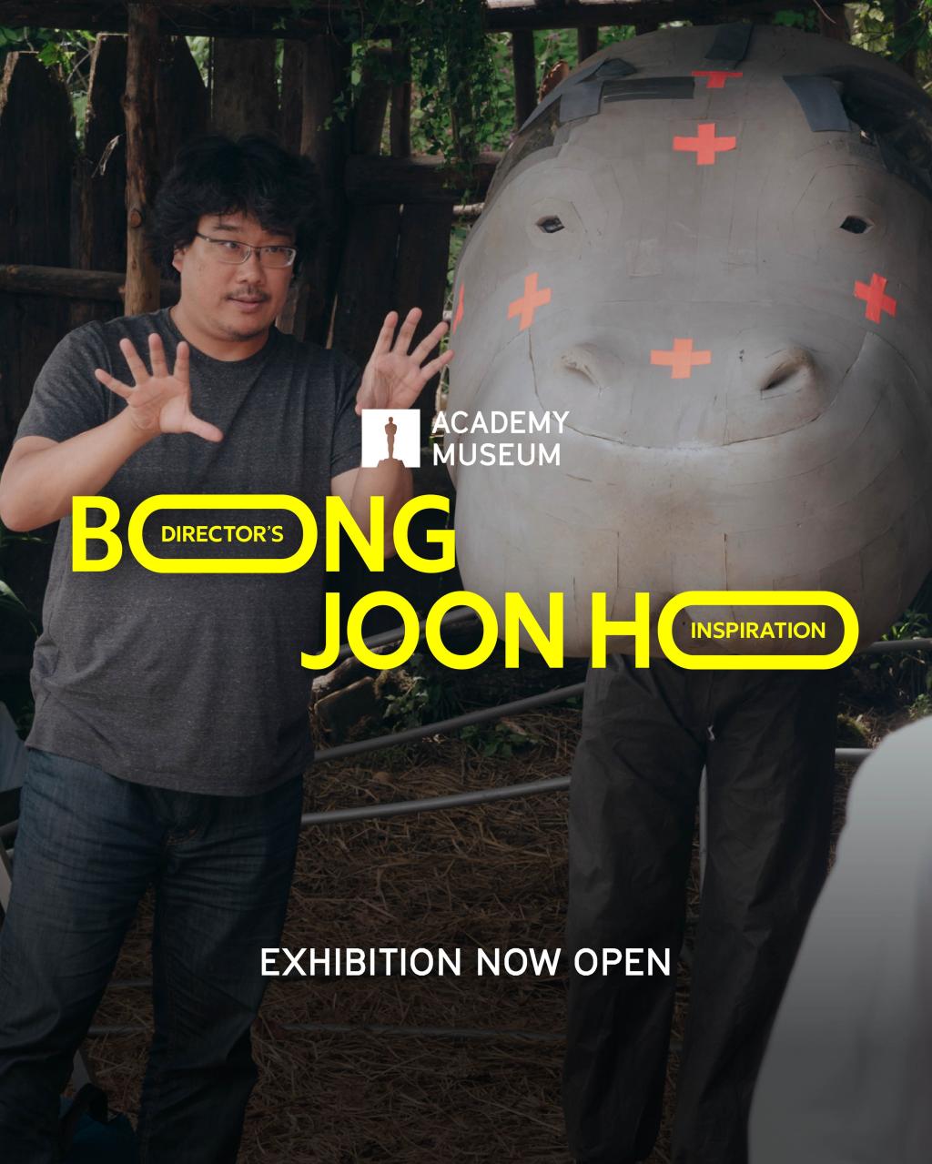 봉준호-전시회-방문해서-봉준호-굿즈-옷-착용한-지드래곤-6-이미지