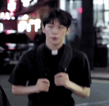 설정이-더-파격적이였던-영화-＜검은사제들＞의-원작-＜12번째-보조사제＞-6-이미지