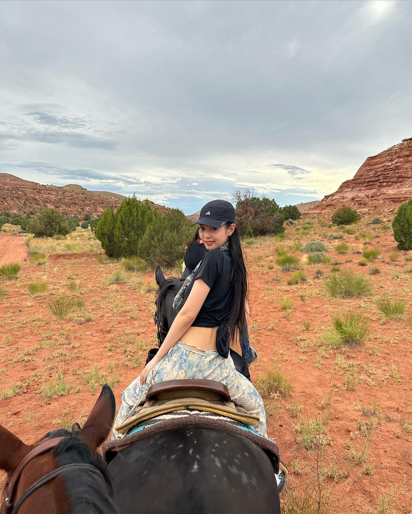 끝내주는-휴가-보내고-온듯한-블랙핑크-제니-26-이미지