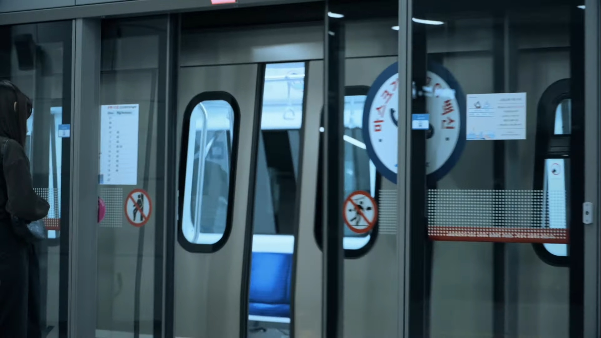 누구-아이디어인지-궁금한-지하철-공익광고-4-이미지