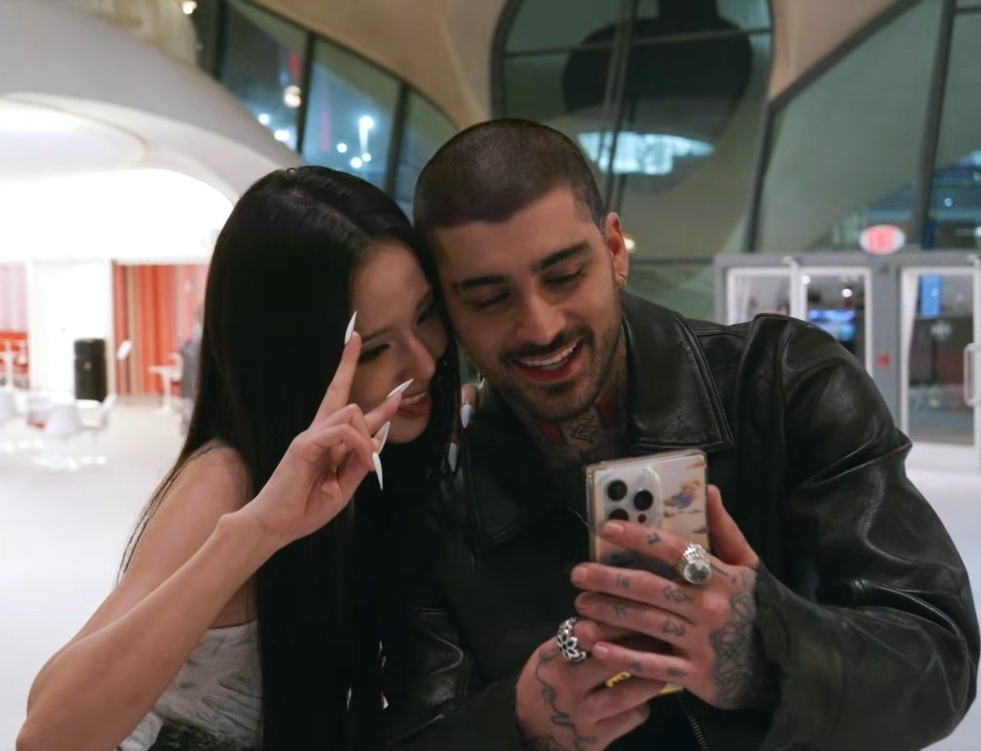 짹에서-반응-좋은-블핑-지수-&-제인-말리크-투샷들.JPG-6-이미지