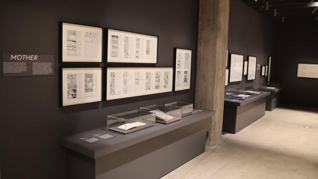 봉준호-전시회-방문해서-봉준호-굿즈-옷-착용한-지드래곤-22-이미지