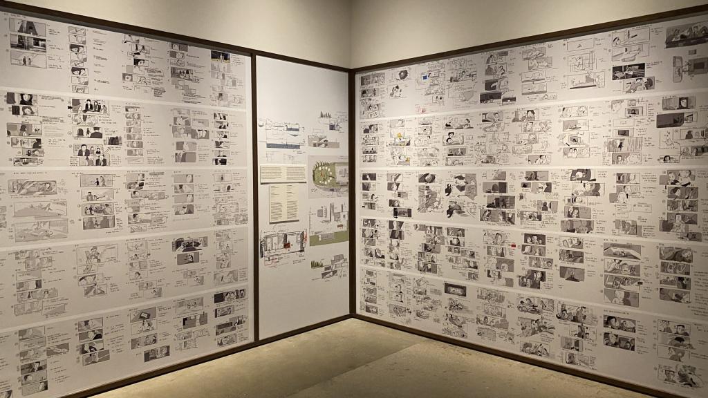 봉준호-전시회-방문해서-봉준호-굿즈-옷-착용한-지드래곤-17-이미지