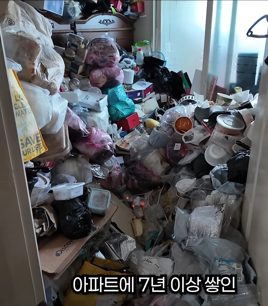 사람-12명이-1박-2일동안-사다리차-9시간-쓰면서-쓰레기-12톤-넘게-뺐는데-3-이미지