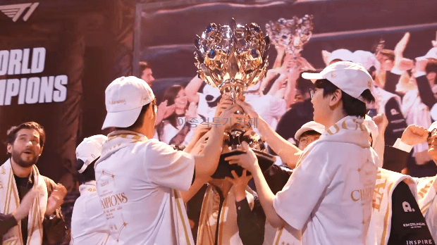 롤드컵-우승-기념-촬영하는-T1-1-이미지