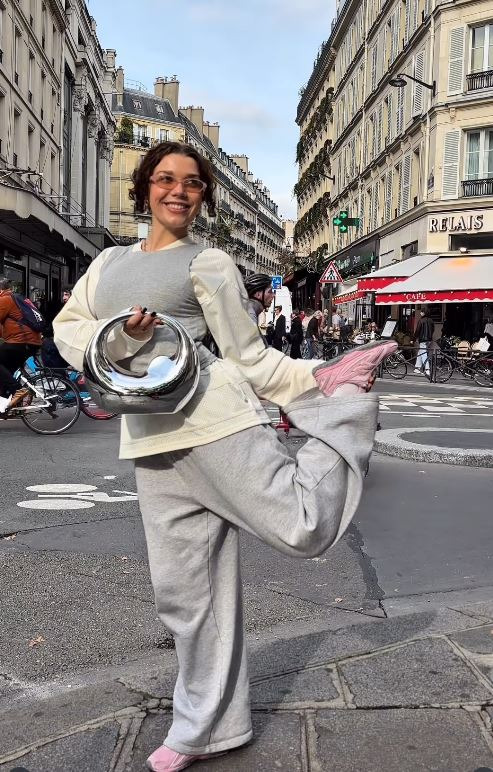 올-가을-트렌드라는-핑크-운동화-스타일-9-이미지