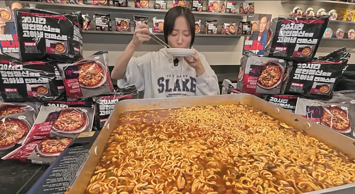 하림-라면공장에-간-쯔양-2-이미지