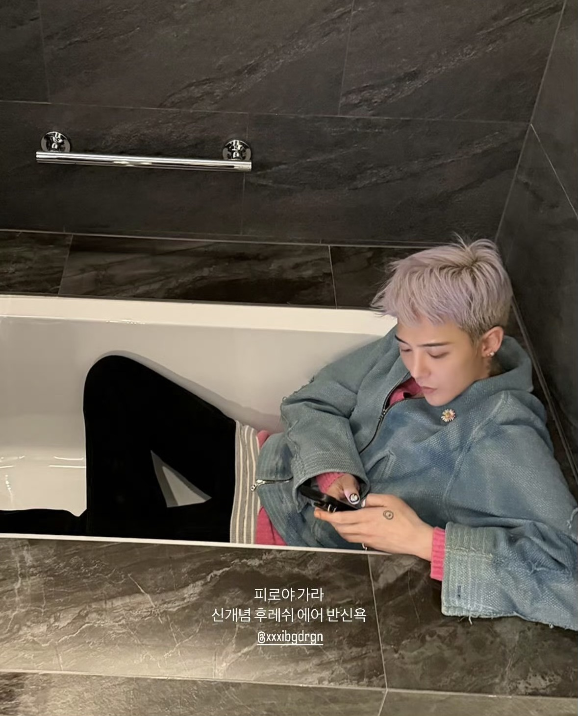 다시-예전처럼-다양하게-스타일링해서-입기-시작해-팬들한테-반응좋은-지드래곤-사복-근황.jpg-44-이미지