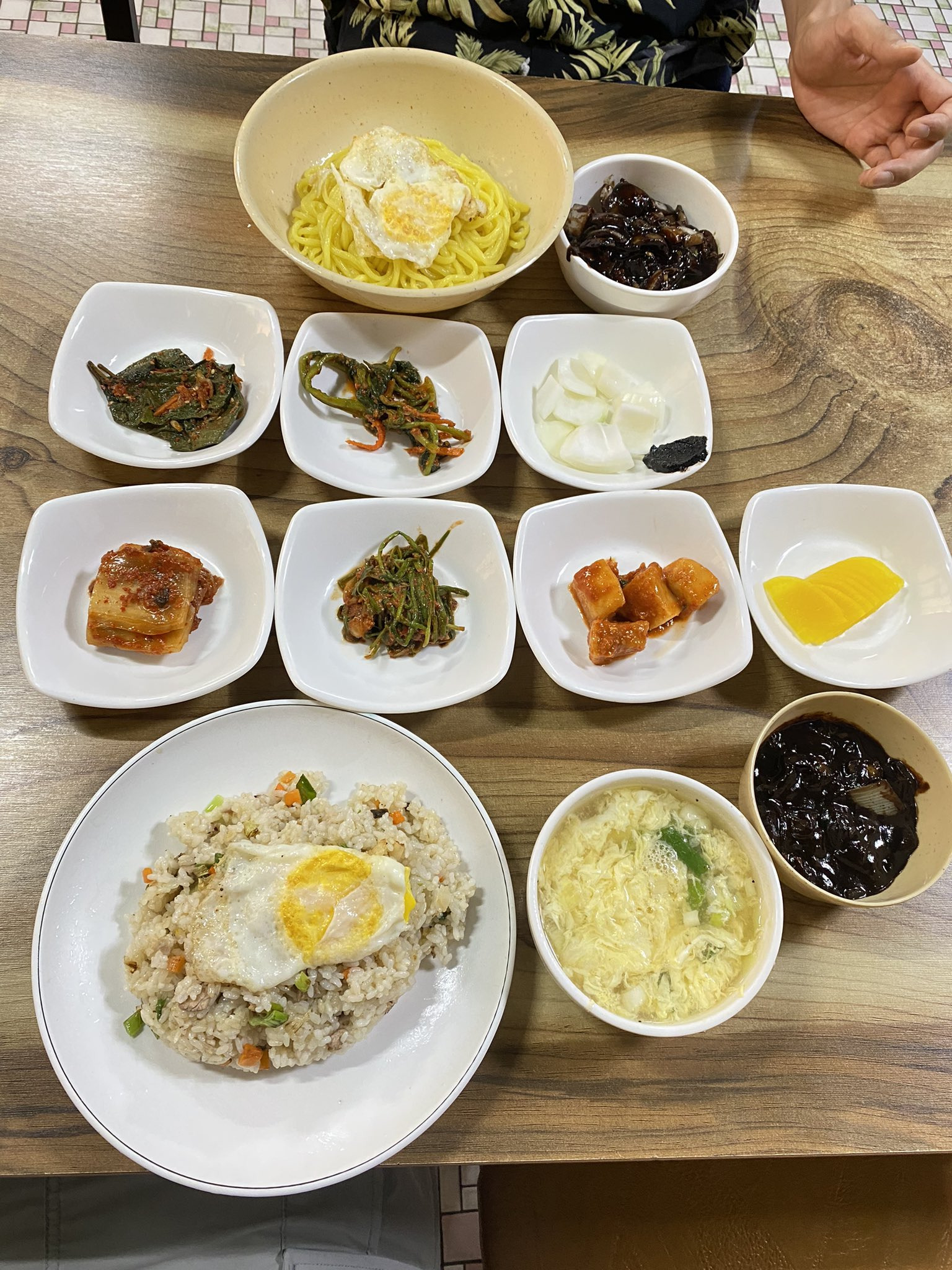 전남-장흥에서-중국집에-왔더니-잘-익힌-김치가-다섯종류가-나옴ㅋㅋㅌㅌ짜장면-볶음밥을-시켰을-뿐-1-이미지