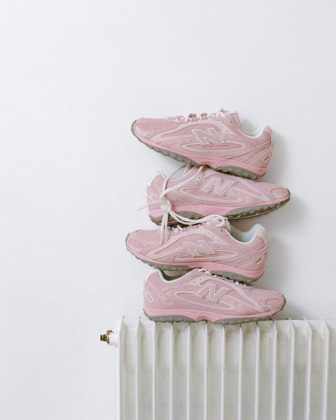 올-가을-트렌드라는-핑크-운동화-스타일-5-이미지