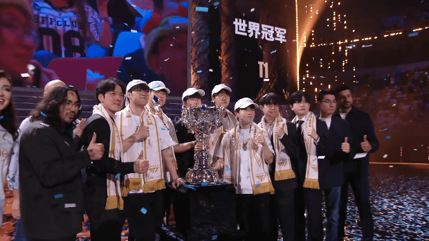 롤드컵-우승-기념-촬영하는-T1-4-이미지