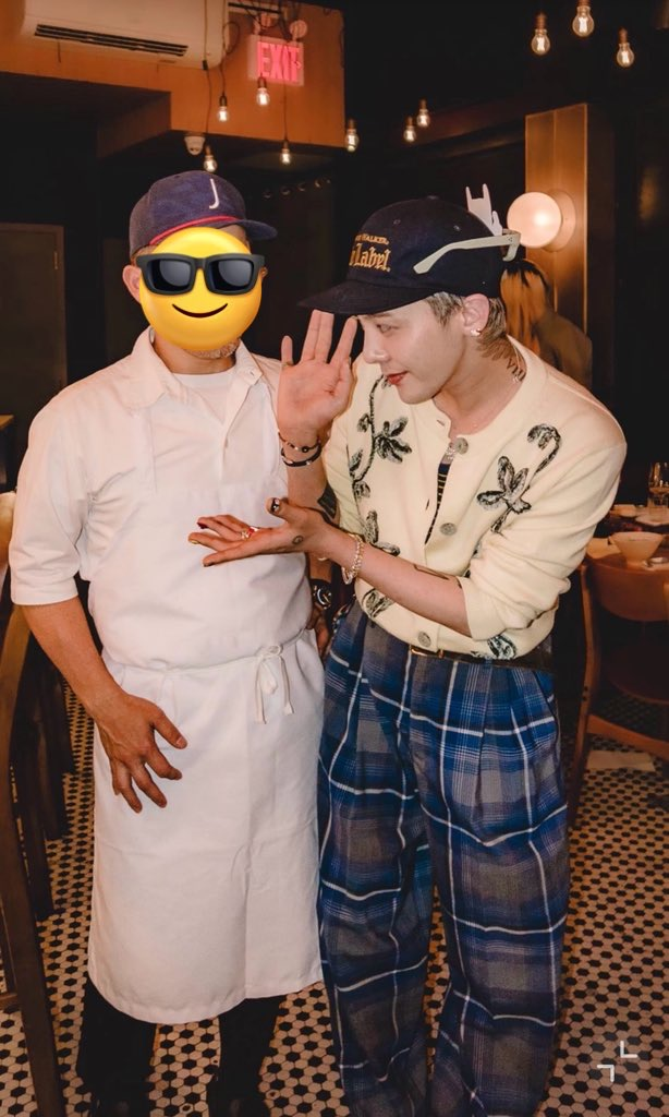 다시-예전처럼-다양하게-스타일링해서-입기-시작해-팬들한테-반응좋은-지드래곤-사복-근황.jpg-1-이미지