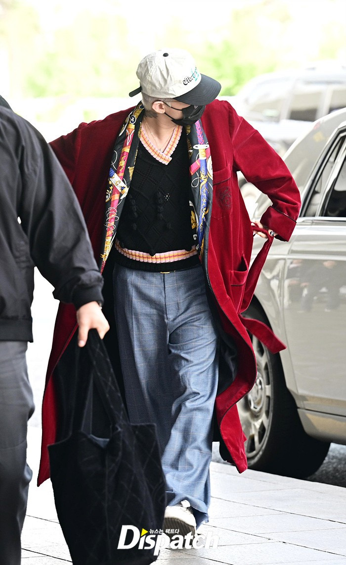 다시-예전처럼-다양하게-스타일링해서-입기-시작해-팬들한테-반응좋은-지드래곤-사복-근황.jpg-38-이미지