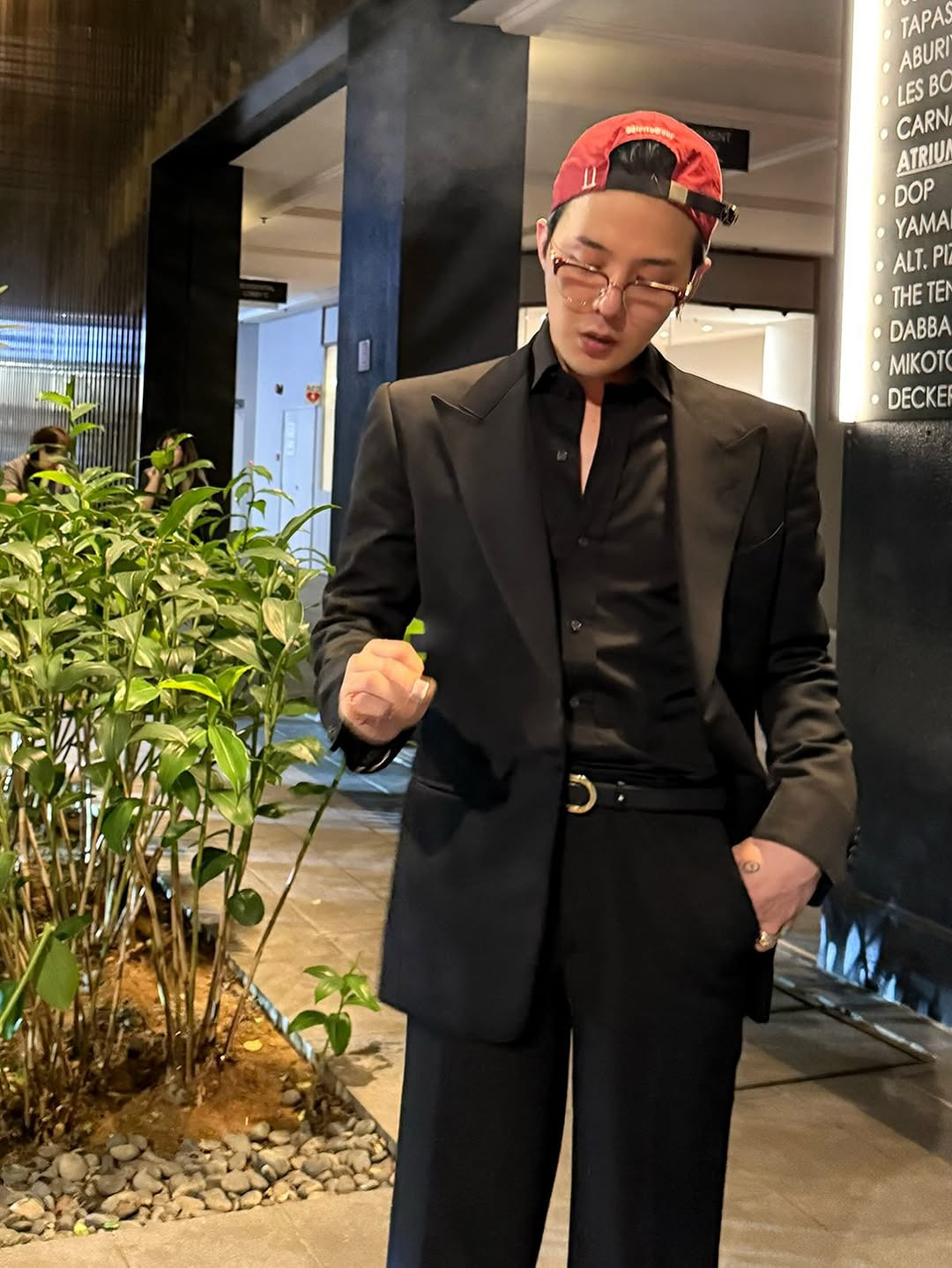 다시-예전처럼-다양하게-스타일링해서-입기-시작해-팬들한테-반응좋은-지드래곤-사복-근황.jpg-30-이미지