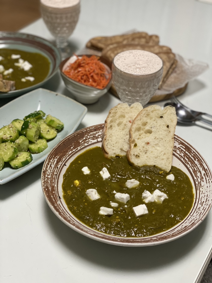 비주얼-쉽지-않은데-맛은-있다는-시금치-카레.gif-4-이미지