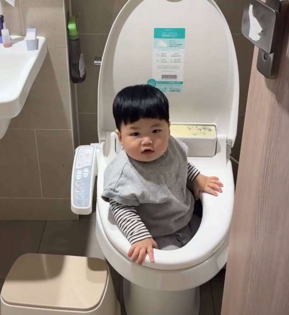 조용하게-혼자-놀고있던-아들-0-이미지