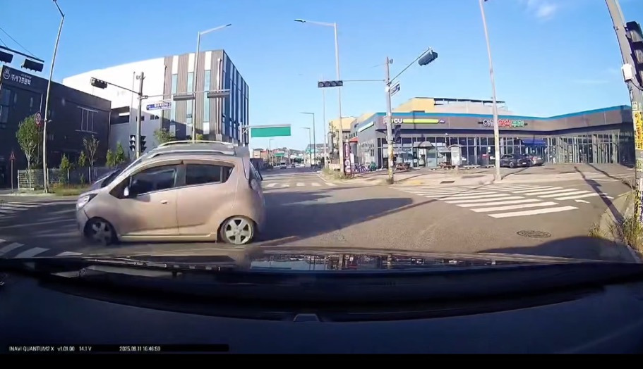 점멸신호-교차로-사고-0-이미지