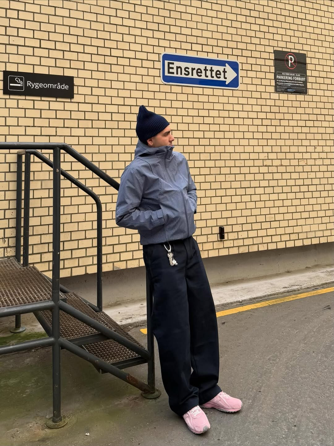 올-가을-트렌드라는-핑크-운동화-스타일-7-이미지