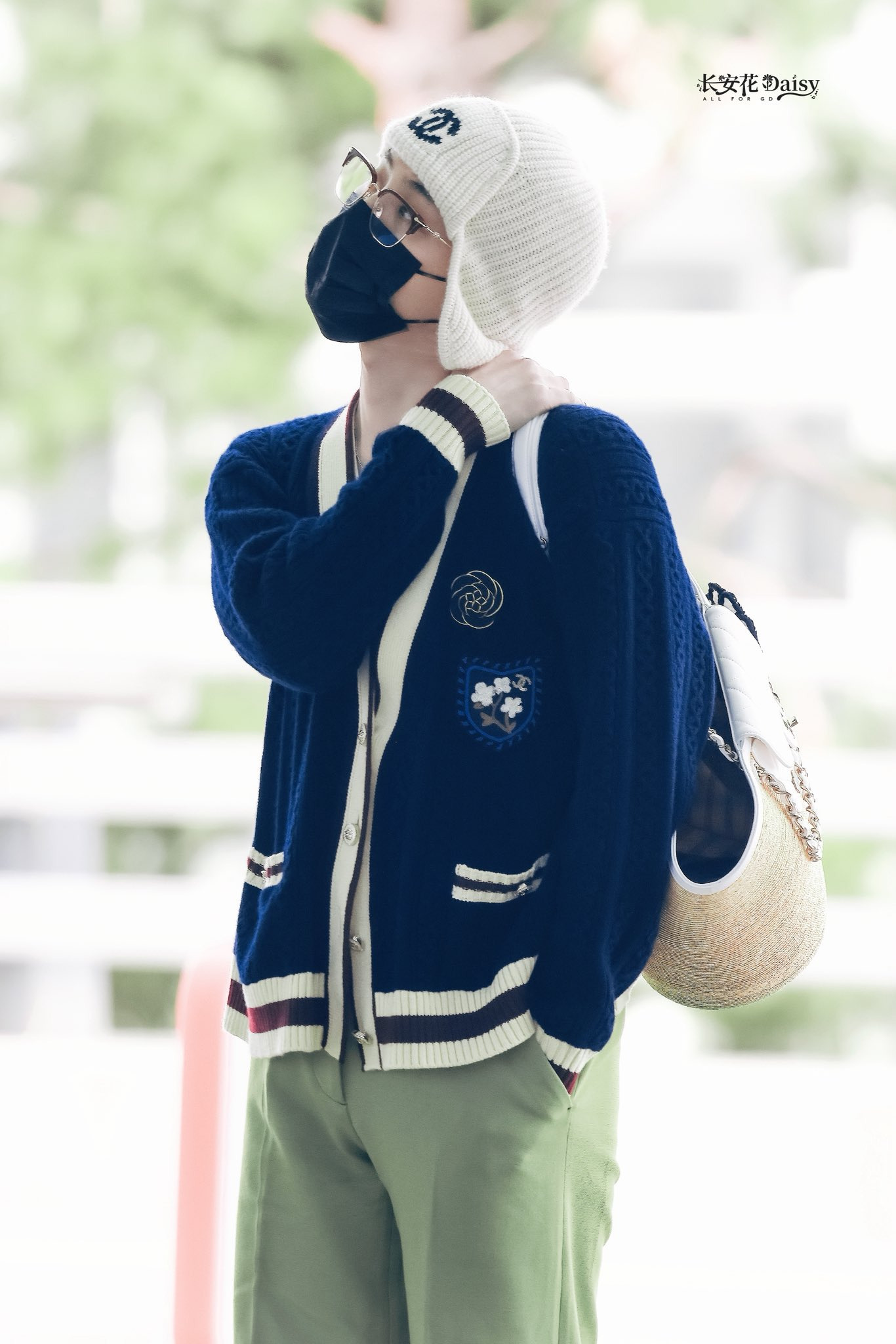 다시-예전처럼-다양하게-스타일링해서-입기-시작해-팬들한테-반응좋은-지드래곤-사복-근황.jpg-8-이미지