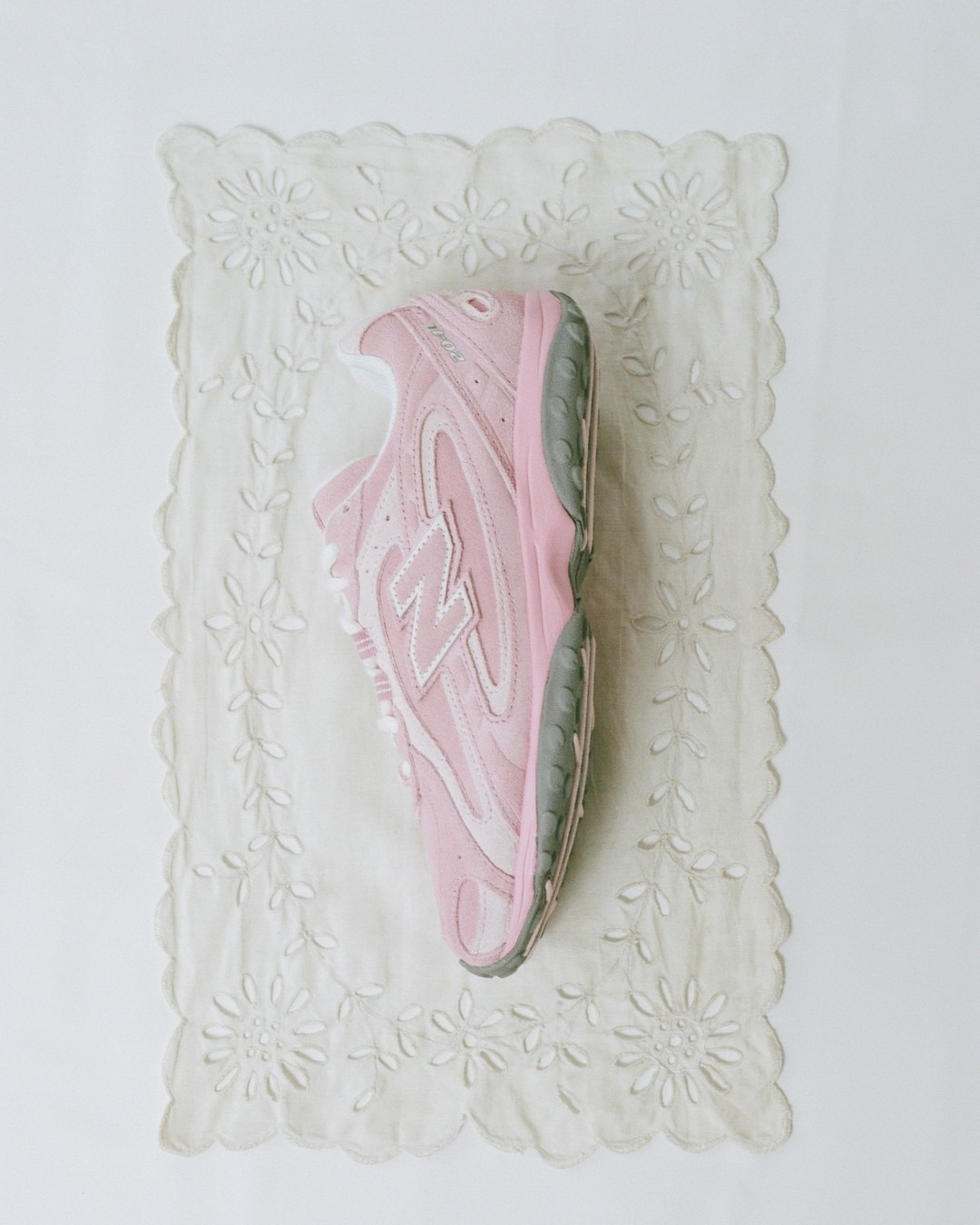 올-가을-트렌드라는-핑크-운동화-스타일-6-이미지