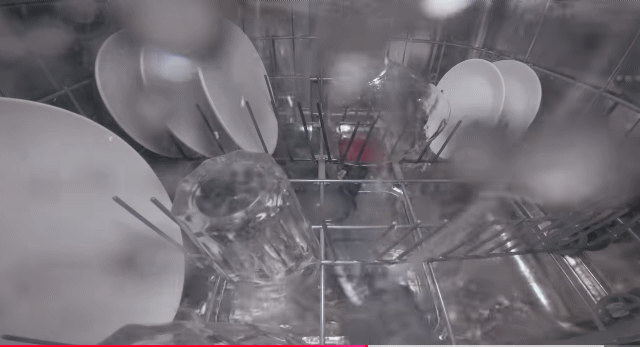 식기세척기-내부-작동모습-0-이미지